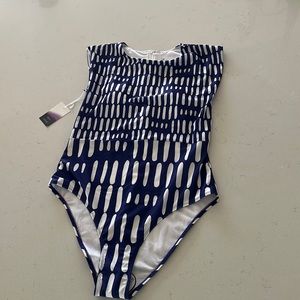 NWT never been worn Averie Amanda one piece swim suit size XL
